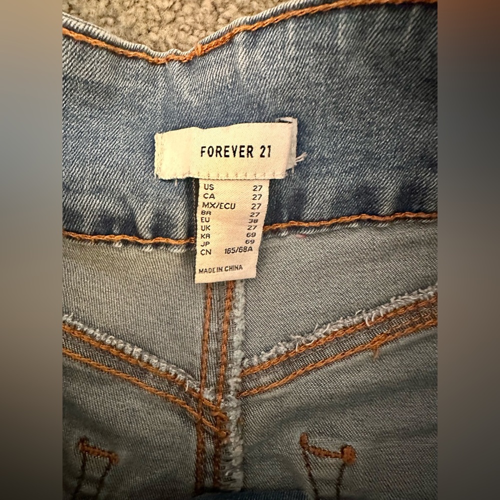 Forever 21 - Adorable Double Button Denim Shorts! Brand new condition! - Picture 4 of 5